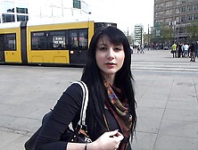 Fremder Typ fickt mich beim Date public mitten in Berlin durch und lässt mich Sperma schlucken