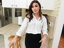 Real estate agent bangs her customer to sell the house