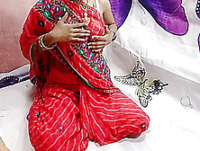 Hot Desi bhabi ke pati ke Bhai ne bhabi ko gher me Red saree me gand dehkh ker chudai ker dali
