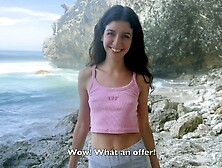 Застряли с незнакомкой на необитаемом острове и начали трахаться чтобы зря не терять время - Кремпай