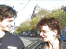 reporter fingers starved milf her big cunt needs the whole hand