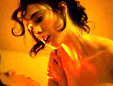 Honey. Don't. Margaret. Qualley. Aubrey. Plaza 02