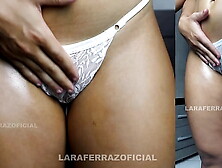 Não podia colocar dentro de amiga virgem,  por isso gozei fora!