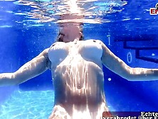 Underwater sex with slender woman Leidy de Leon