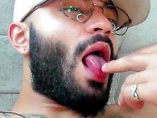 Moist lips and teasing fingers in a fleshly cam close-up
