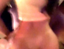 À la sortie d’un club libertin, elle en redemande encore…