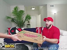 Voluptuous babes open all of their holes for ramming