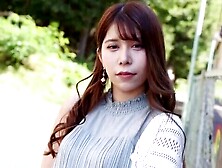 ムッチリ巨尻の美人妻がM字開脚や四つん這いでオマンコ弄られ感じまくり