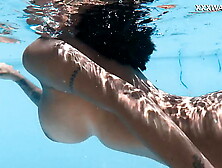 xxxwater, underwater girls, underwatershow, pool girls