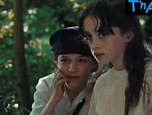 Delia Espinat-Dief Butt Scene  in Les Grandes Decouvertes