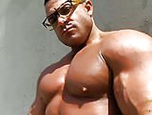 Big Muscle Chaz Ryan Hits Venice Beach