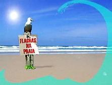 Homem flagrado chupando peito escondido na praia