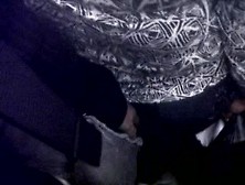 tocando culo en el metro