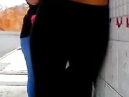 Tierna Jovencita En Leggins Nalgoncita