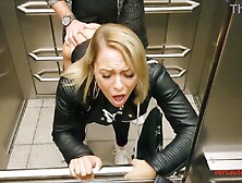 Im Aufzug gevoegelt- versautetreffs.  de