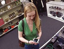 Blonde pawnshop amateur needs cash quickly