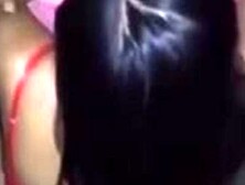 Esposa moreninha no meio da rua mamando e fodendo na frente do corno