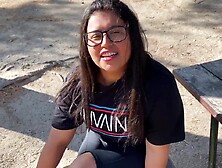 PROPUESTA INDECENTE A LATIN CHICK CACHONDA EN EL PARQUE