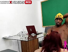 SURUBA COM A PROFESSORA INES VENTURA A ALUNA NOVA RUIVA MARY REDQUEEN E O TRAVESSO JEFAO