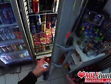 filthy older hoe adrienne kiss blows the mom hunter cock