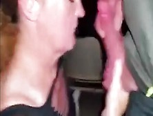 mamie fait sa cochonne au sex shop