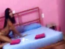 Novinha ficou sozinha em casa e chamou o amigo para comer a xota dela