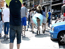 Voyeur - Upskirts On The Subway Air Vent