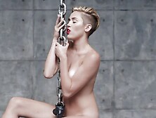 Miley Cyrus -Wrecking Ball