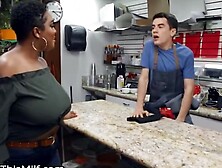 Fat-Ass Negri Boss's Daughter Gets Creampied By Waiter In Office
