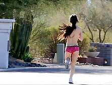 Hottie toys pussy after jogging