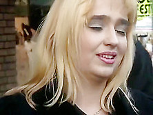 Hausfrau mit dicken Titten angequatscht