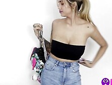 Servicio completo amo! Latina tetona me limpia la polla con su boca y sus enormes tetas