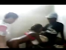 Novinha do gueto dando pra dois