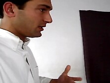 tabuloses Spiel entgleist mit jungen College-Gals (eighteen+)