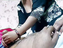 Lund ko lamba karne ki desi tel se massage ki Shabnam ne apni choot fadwane ke liye