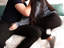 QUE BUENA CABALGADA!! conoci a mi nueva compañera de cuarto de la universidad!! la follo de perrito