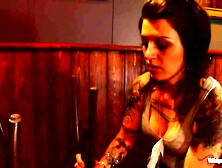 Dominação lésbica com fist fucking e até mesmo um Strap-on