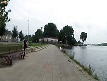 Tienertje(18+) verruilt haar zuurstok voor een dikke pik