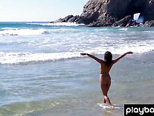 FLEXIBILITY QUEEN - Latina Teenage Dancer Showcases Her Incredibly Elastic Body