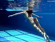 Tiffany Va A Nadar Con Jack