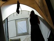 Sandra blasen im Zelt