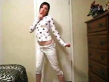 Girlfriend Dances For Her Man - Imlivefreecams (Dot) Com