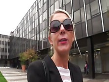 Blondine von der Straße zum Squirten gebracht