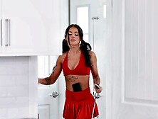 Golf Hottie Works Up A Sweat