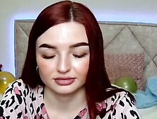 UNBELIEVABLE ASSET DIcombeic! Juicy Redhead SOCunique Strips Down to BRA and BLACK TAshaa in HOT Private SHOW!