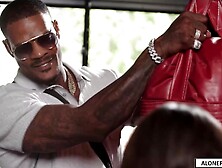 Fit Babe Kelsey Handle's Big Black Dick At The Gym - Fitness Goddess Gets Pounded