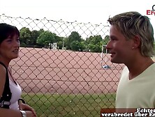 Kölsche Milf plump gefragt ob sie ficken will