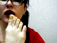 She loves sucking off feet