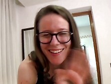 PORNOVATAS. COM PEQUEÑA JOVENCITA AMERICANA AMATEUR MUY CALIENTE SE TRAGA LA LECHE