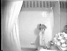 Girl Mastrbates In Bath With Shower. Wmv